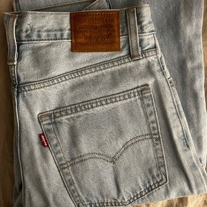 Brand NEW Levi Baggy Dad jeans in size US 26!